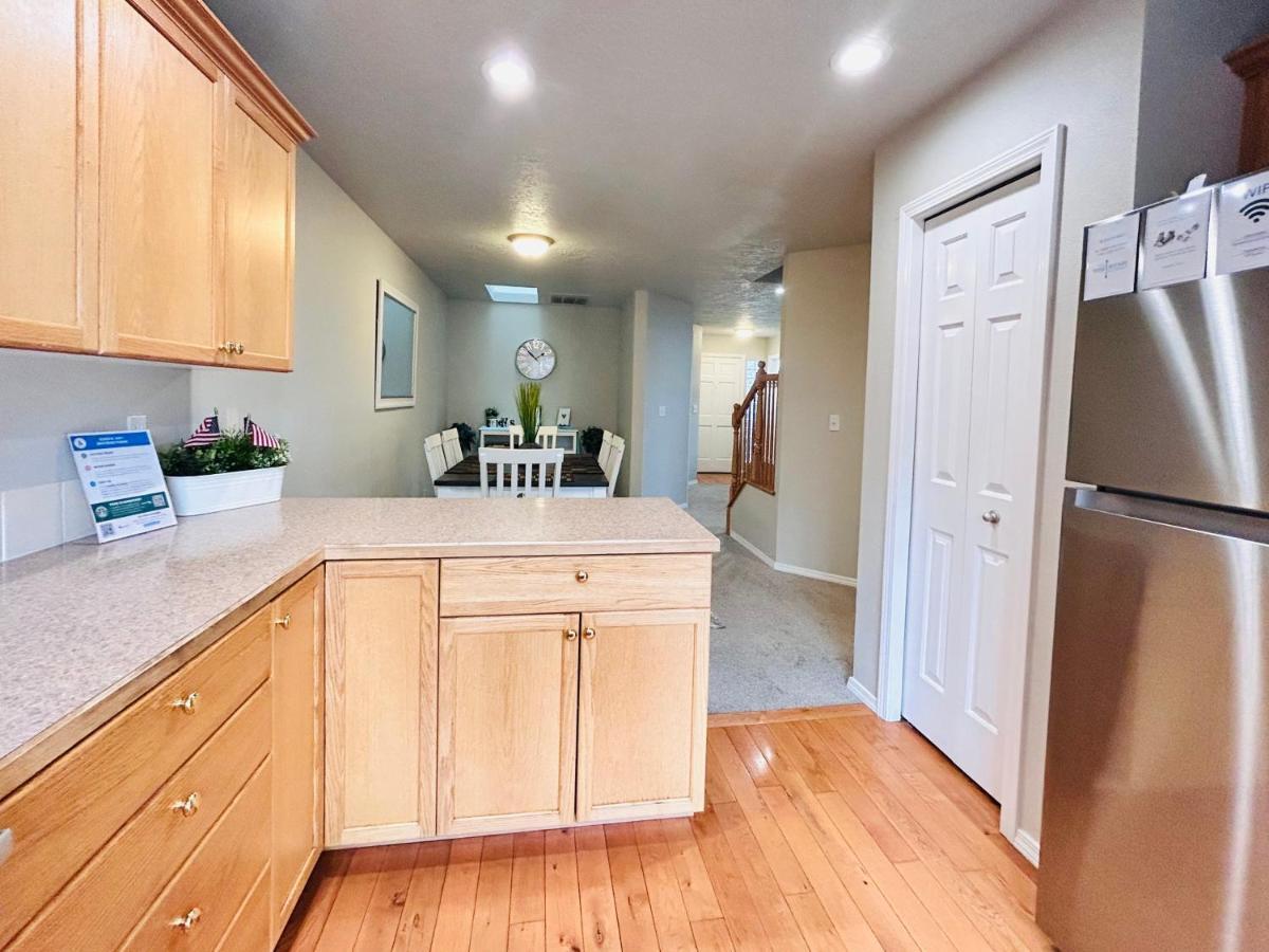 The Getaway Se Boise Condo Across The Street From Greenbelt, Bown Crossing And Boise River 3Bd 3Bath, 4 Beds! Lovely, Homey, Dining Table Seats 6 Экстерьер фото