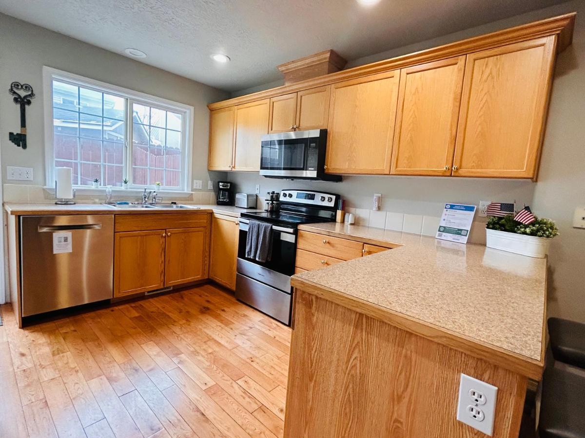 The Getaway Se Boise Condo Across The Street From Greenbelt, Bown Crossing And Boise River 3Bd 3Bath, 4 Beds! Lovely, Homey, Dining Table Seats 6 Экстерьер фото