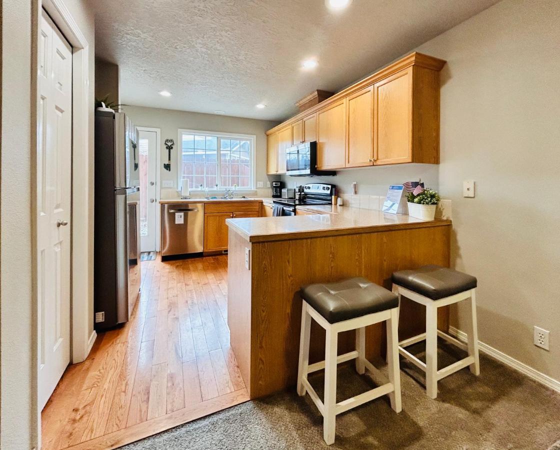 The Getaway Se Boise Condo Across The Street From Greenbelt, Bown Crossing And Boise River 3Bd 3Bath, 4 Beds! Lovely, Homey, Dining Table Seats 6 Экстерьер фото